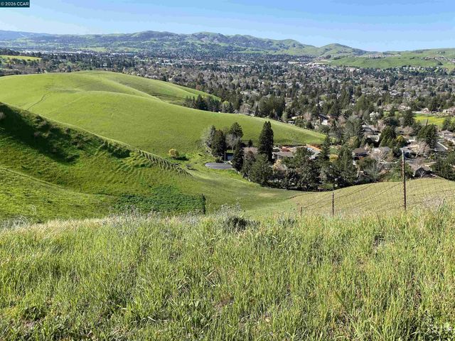 2490 Tassajara Ln, Danville, CA 94526