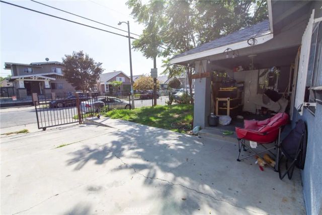 233 W 42nd, Los Angeles, CA 90037