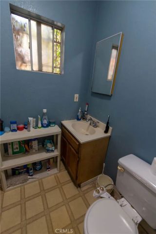 233 W 42nd, Los Angeles, CA 90037