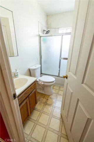 233 W 42nd, Los Angeles, CA 90037