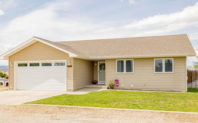 2929 E Avenue, Cody, WY 82414 property photo