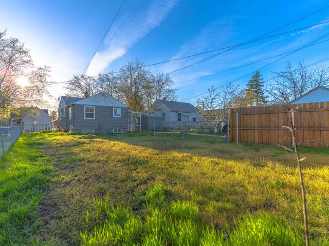 3614 N Madison St, Spokane, WA 99205