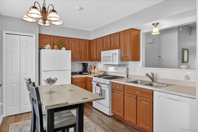 43674 Christopher Court, Canton Charter Township, MI 48188