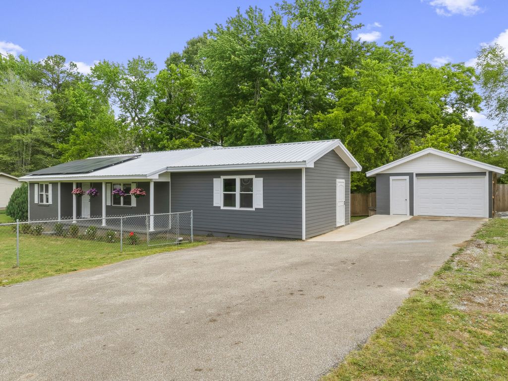 767 Georgia Ave, S, Parsons, TN 38363