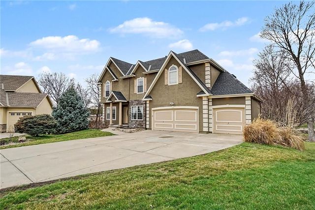 1101 Pebble Beach Drive, Lansing, KS 66043