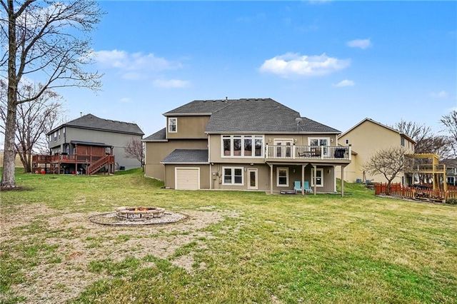 1101 Pebble Beach Drive, Lansing, KS 66043