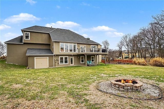 1101 Pebble Beach Drive, Lansing, KS 66043