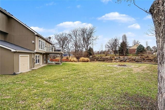 1101 Pebble Beach Drive, Lansing, KS 66043