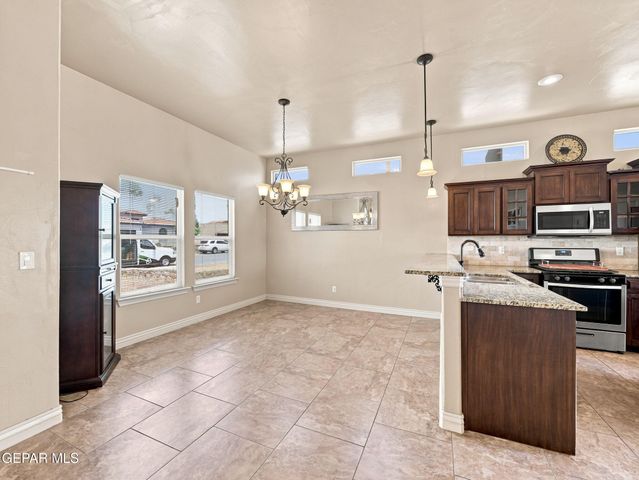 136 TUSCAN RIDGE Circle, Sunland Park, NM 88008