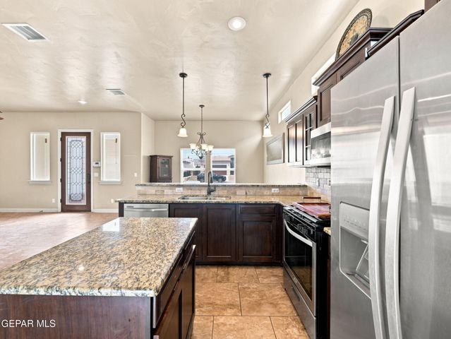 136 TUSCAN RIDGE Circle, Sunland Park, NM 88008