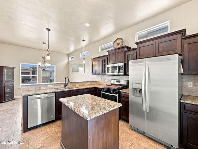 136 TUSCAN RIDGE Circle, Sunland Park, NM 88008