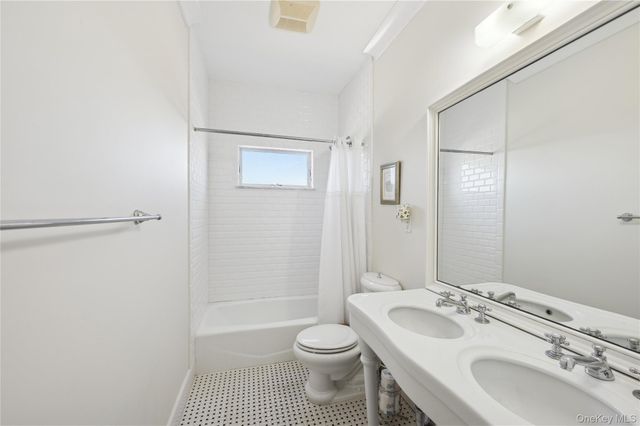 902 Dune Road, Westhampton Dunes, NY 11978