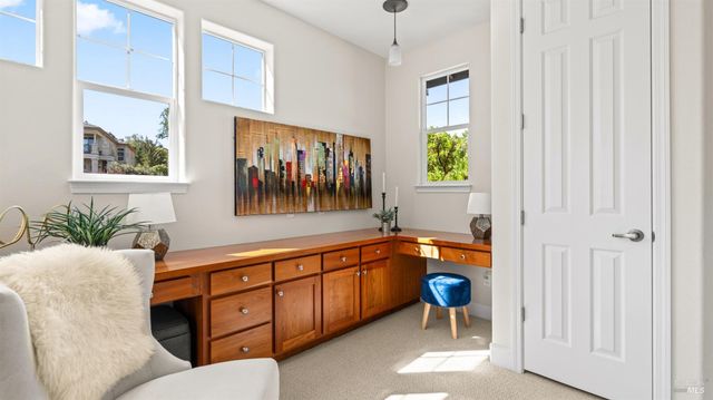 23 Pinnacle Dr, Petaluma, CA 94952