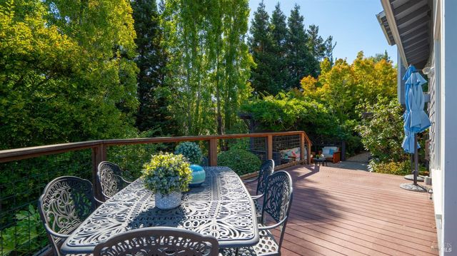 23 Pinnacle Dr, Petaluma, CA 94952