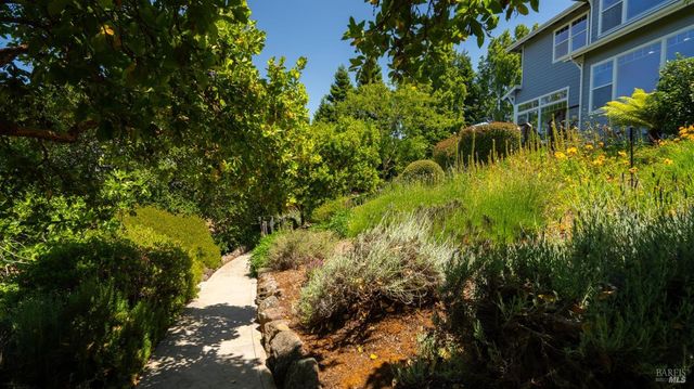 23 Pinnacle Dr, Petaluma, CA 94952