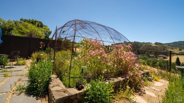 23 Pinnacle Dr, Petaluma, CA 94952