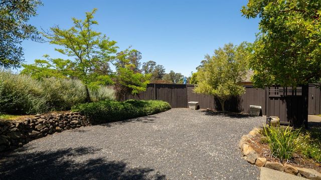 23 Pinnacle Dr, Petaluma, CA 94952
