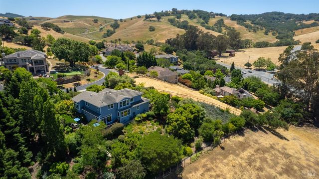 23 Pinnacle Dr, Petaluma, CA 94952