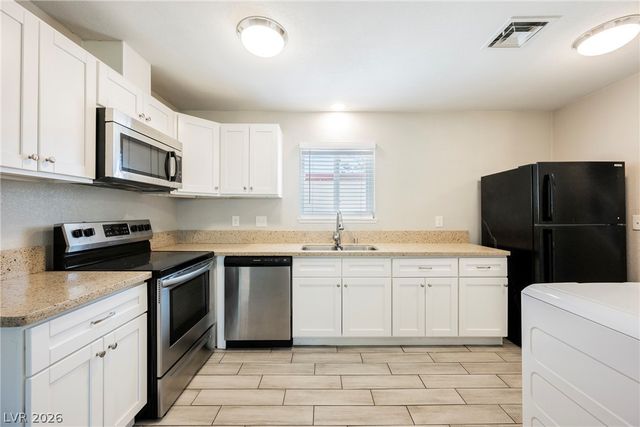 135 Greenbriar Townhouse Way, Las Vegas, NV 89121