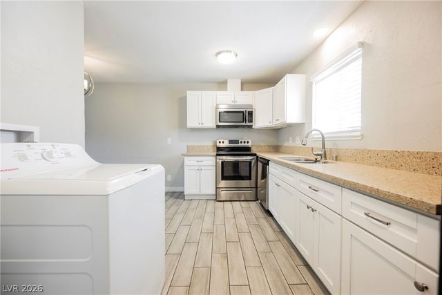 135 Greenbriar Townhouse Way, Las Vegas, NV 89121