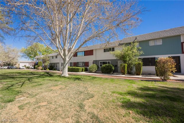 135 Greenbriar Townhouse Way, Las Vegas, NV 89121