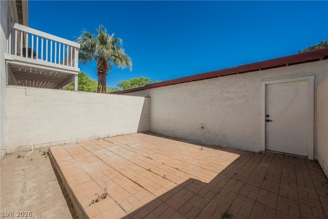 135 Greenbriar Townhouse Way, Las Vegas, NV 89121
