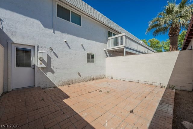 135 Greenbriar Townhouse Way, Las Vegas, NV 89121