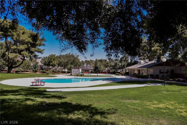 135 Greenbriar Townhouse Way, Las Vegas, NV 89121