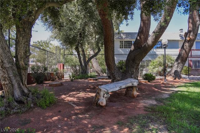 135 Greenbriar Townhouse Way, Las Vegas, NV 89121
