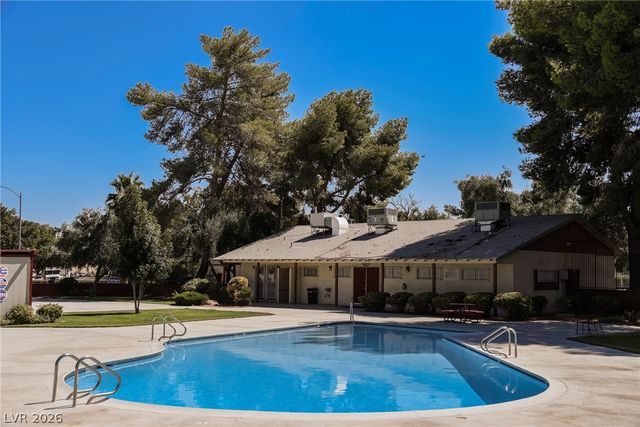 135 Greenbriar Townhouse Way, Las Vegas, NV 89121