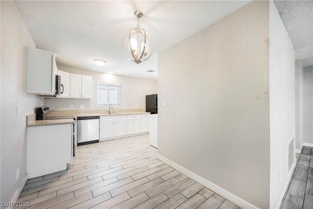 135 Greenbriar Townhouse Way, Las Vegas, NV 89121