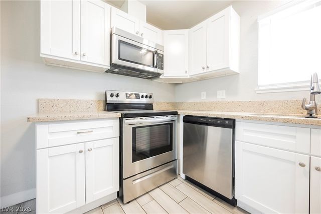 135 Greenbriar Townhouse Way, Las Vegas, NV 89121