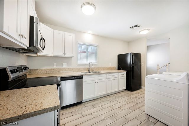 135 Greenbriar Townhouse Way, Las Vegas, NV 89121