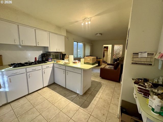 4230 Sw HEWETT Blvd, Portland, OR 97221