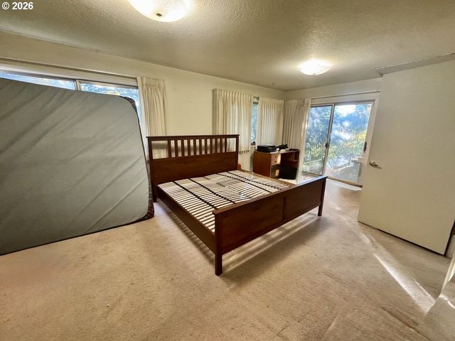 4230 Sw HEWETT Blvd, Portland, OR 97221