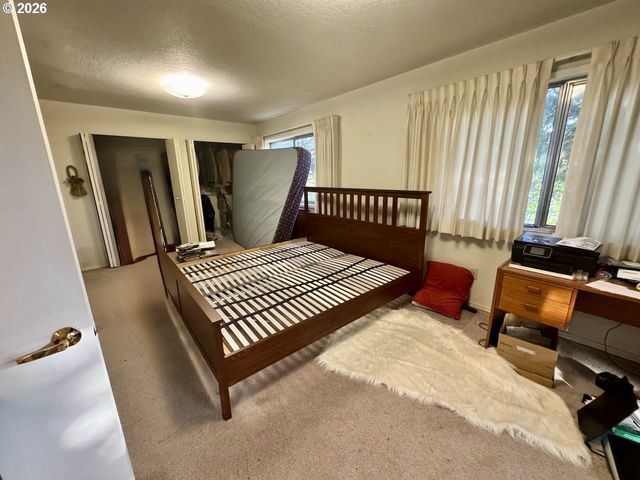 4230 Sw HEWETT Blvd, Portland, OR 97221