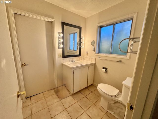 4230 Sw HEWETT Blvd, Portland, OR 97221