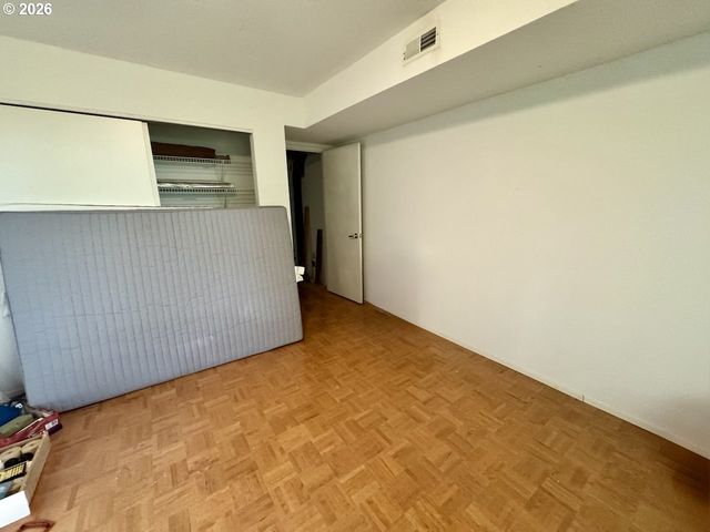 4230 Sw HEWETT Blvd, Portland, OR 97221