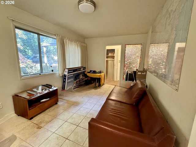 4230 Sw HEWETT Blvd, Portland, OR 97221