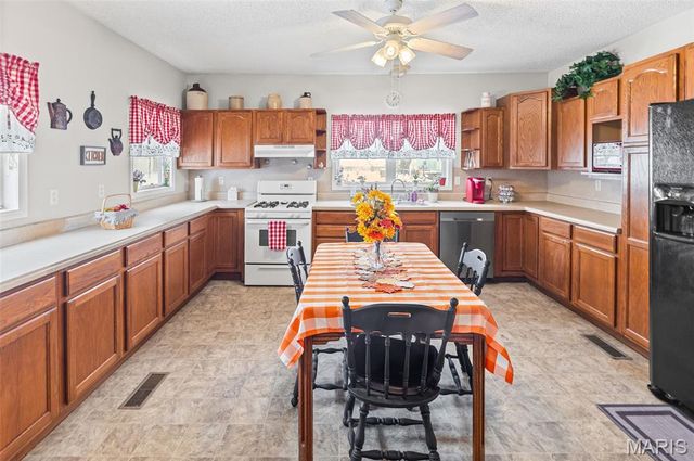 101 Mor, Wilsonville, IL 62093