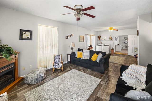 101 Mor, Wilsonville, IL 62093