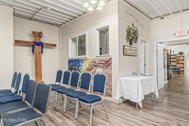 164 Oak Rd, Crossville, TN 38555