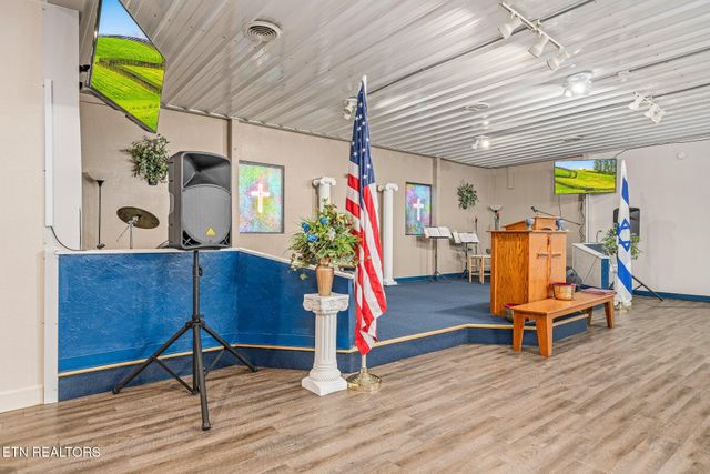 164 Oak Rd, Crossville, TN 38555