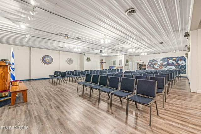 164 Oak Rd, Crossville, TN 38555