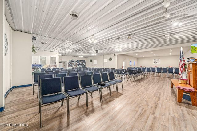 164 Oak Rd, Crossville, TN 38555