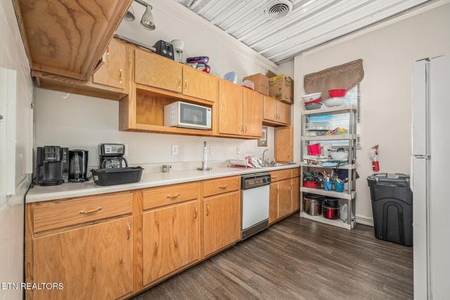 164 Oak Rd, Crossville, TN 38555