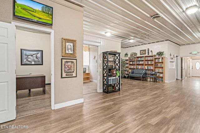 164 Oak Rd, Crossville, TN 38555