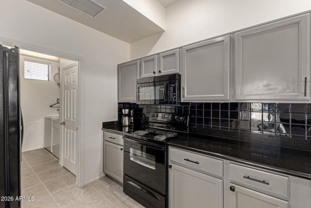 8270 N HAYDEN Road 2004, Scottsdale, AZ 85258