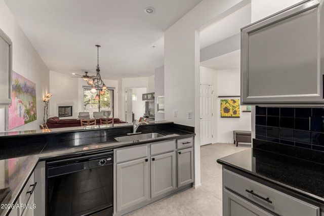 8270 N HAYDEN Road 2004, Scottsdale, AZ 85258