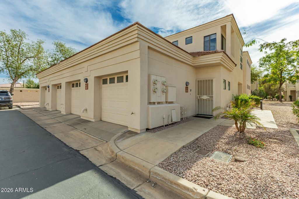 8270 N HAYDEN Road 2004, Scottsdale, AZ 85258
